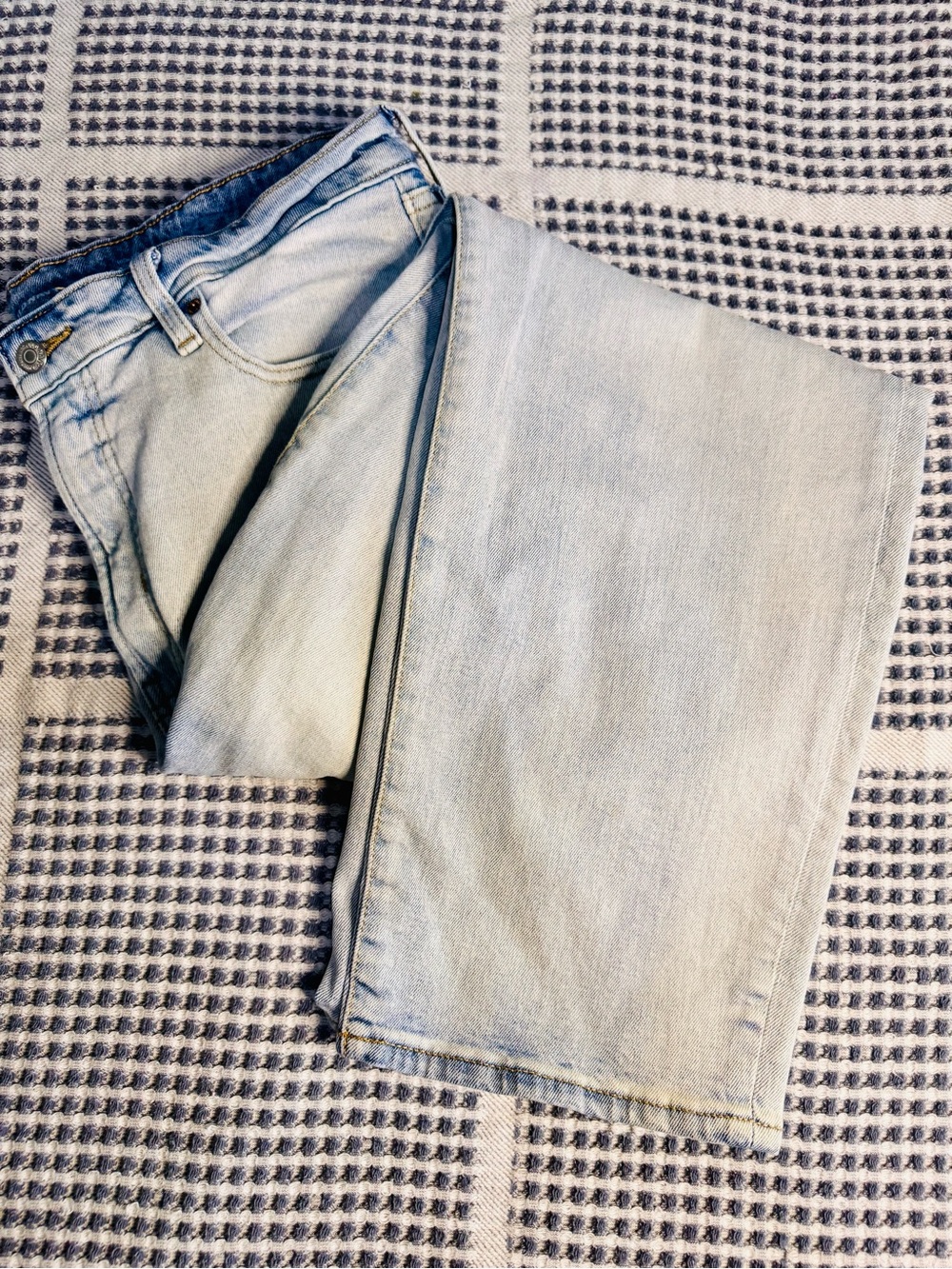 Light Wash women’s Jeans - Classic Straight Fit